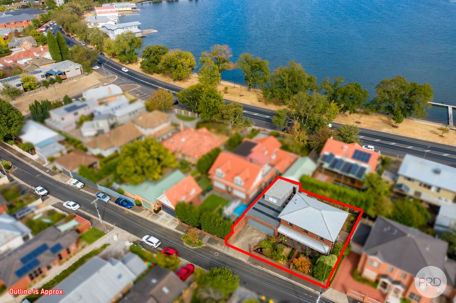 15 Lake Street LAKE WENDOUREE 12