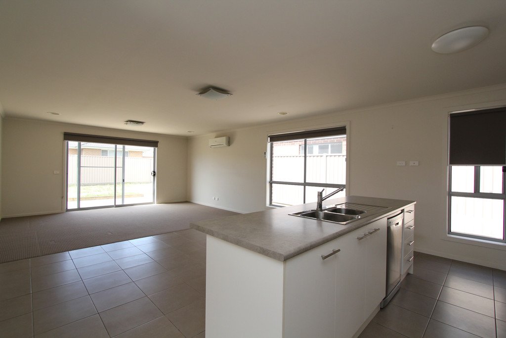 15 Lancaster Street ALFREDTON 2