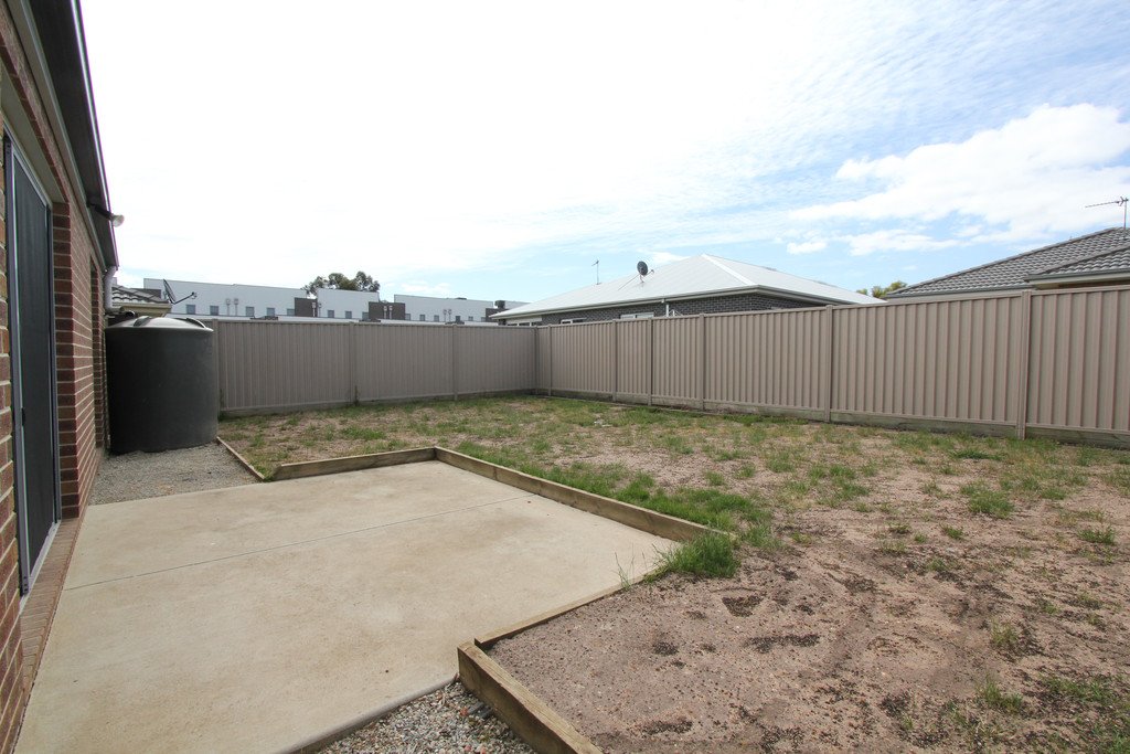 15 Lancaster Street ALFREDTON 9