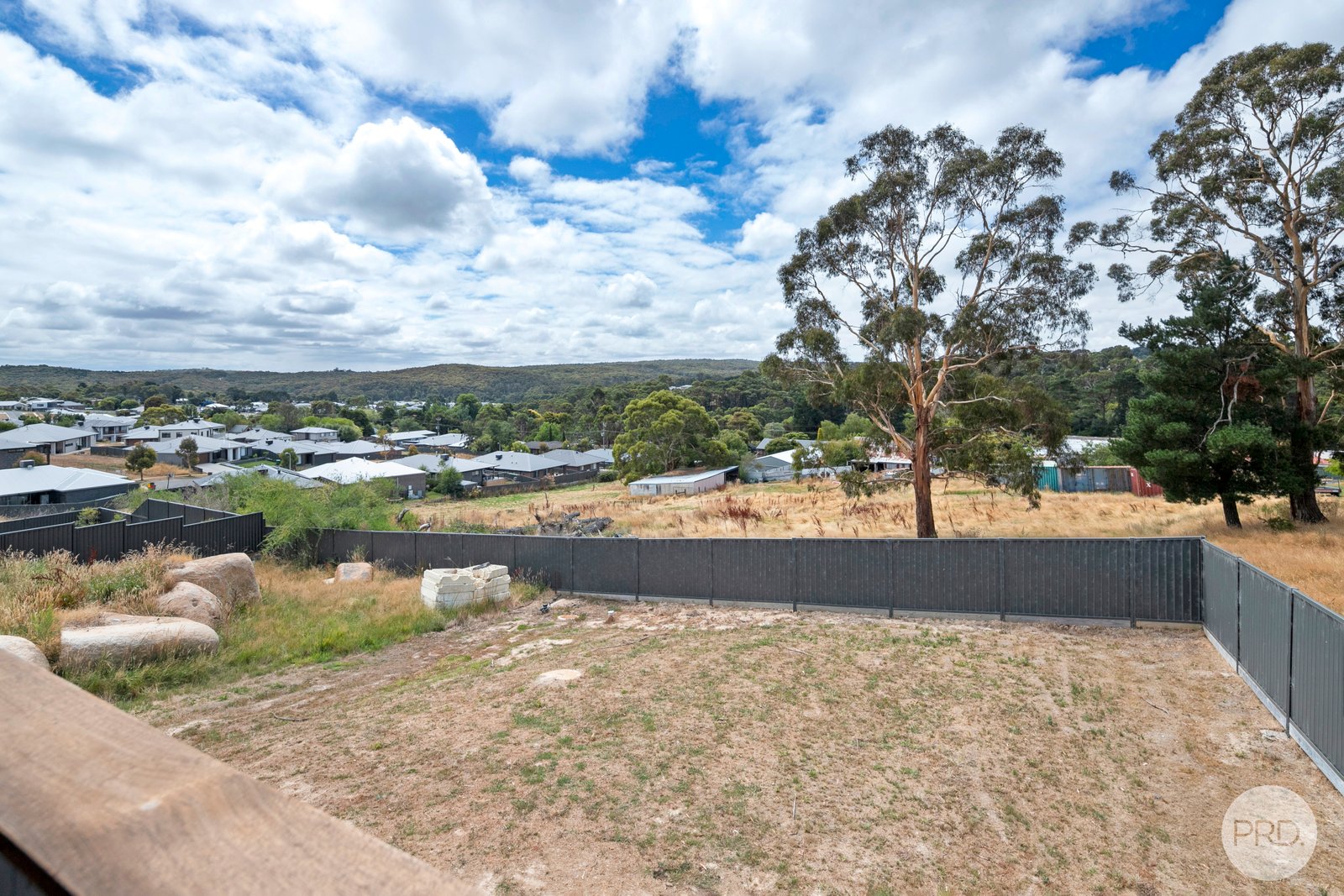 15 Lautaret Road BROWN HILL 2