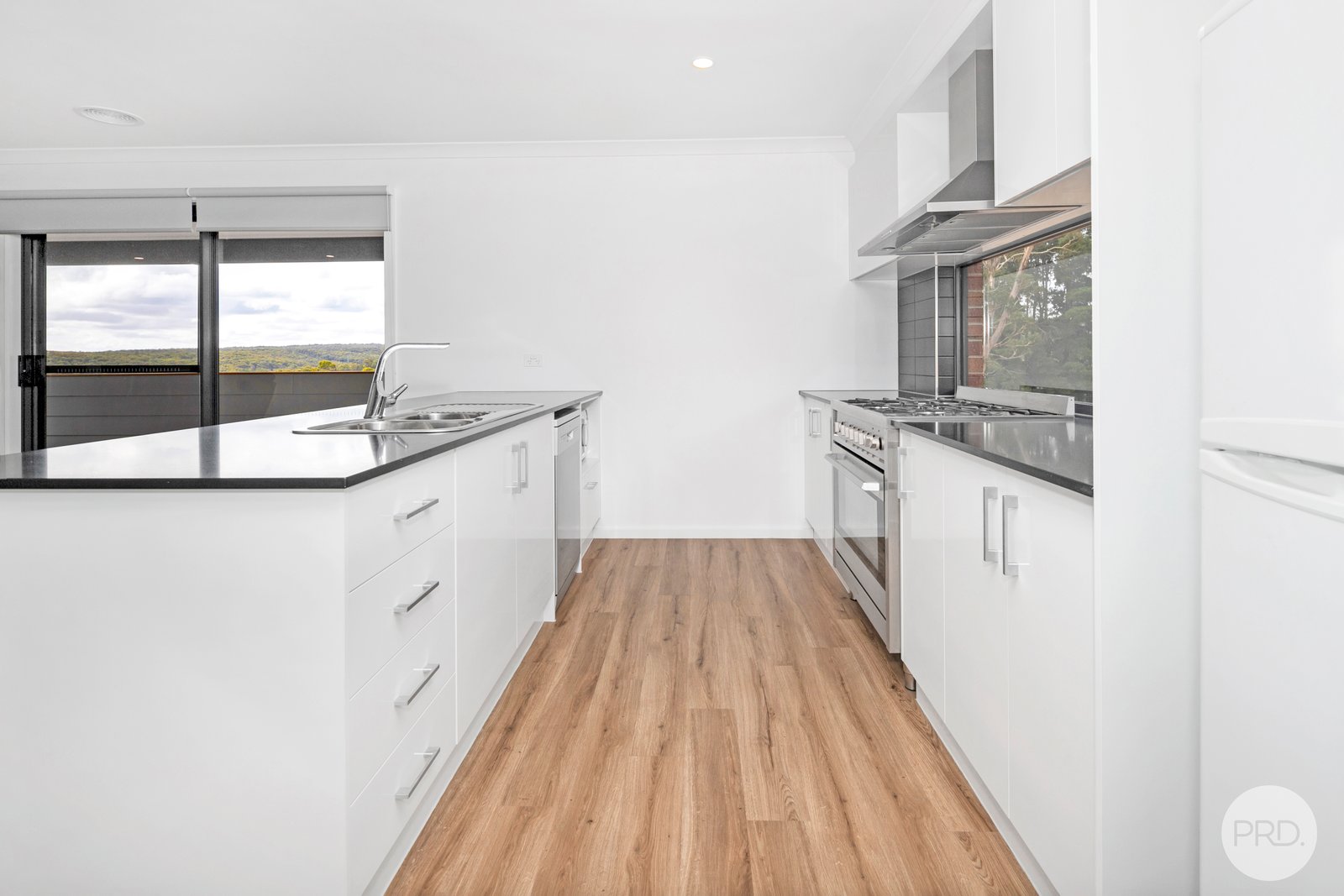 15 Lautaret Road BROWN HILL 6