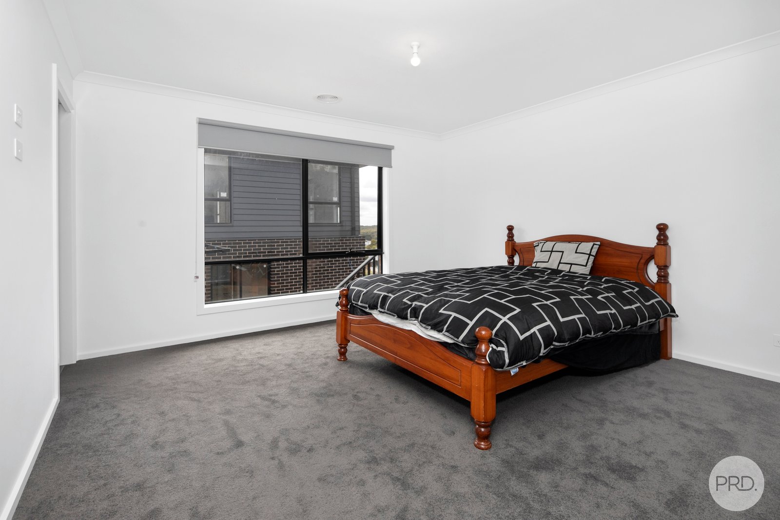 15 Lautaret Road BROWN HILL 12
