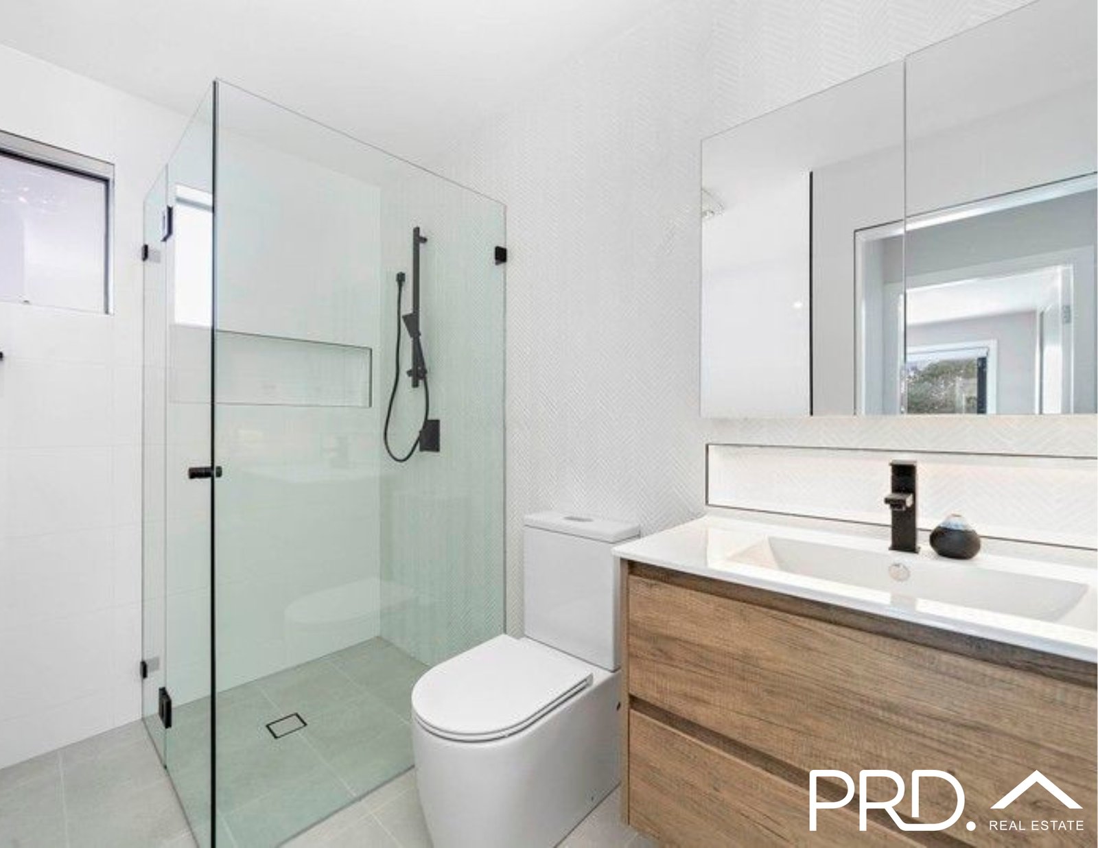 15 Lehn Road EAST HILLS 8