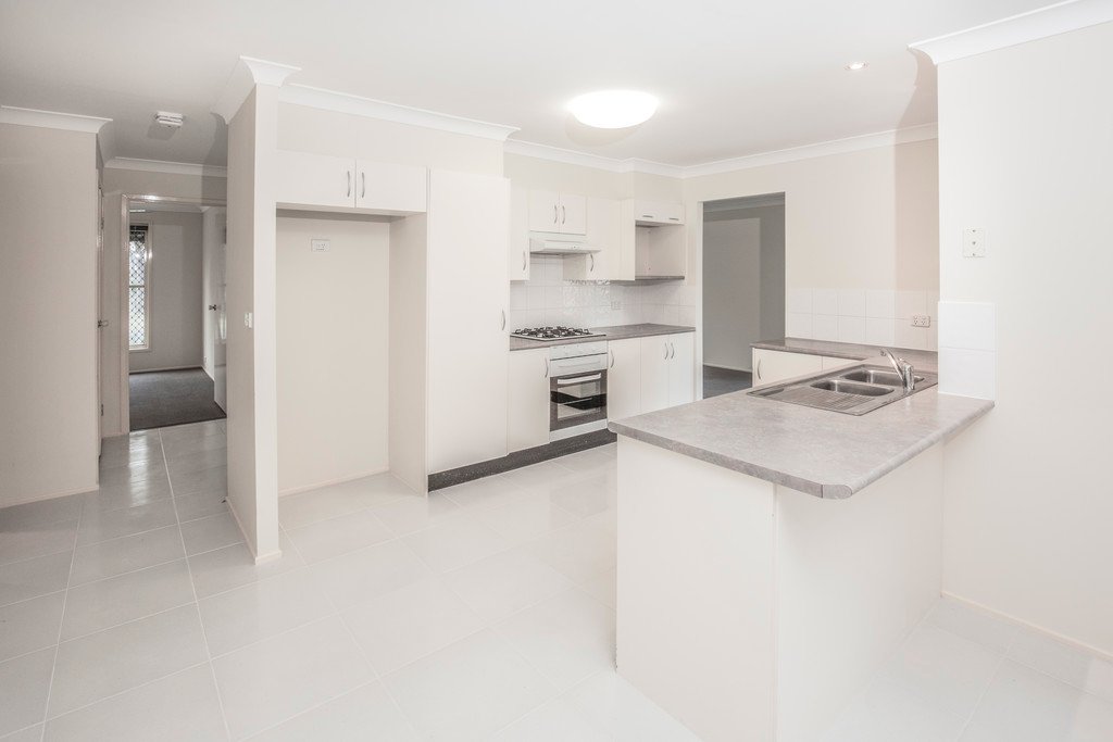 15 Leinster Circuit ASHTONFIELD 5