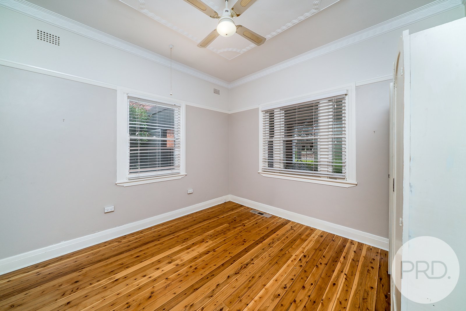 15 Lindsay Street TURVEY PARK 4