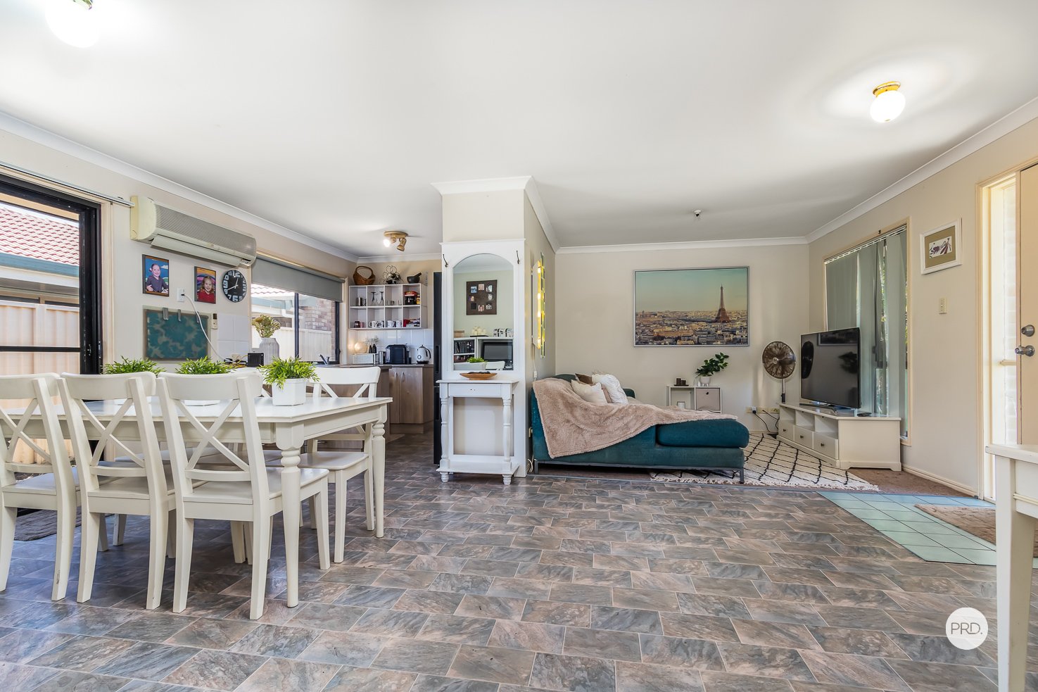 15 LITHFIELD Place LOGANHOLME 9