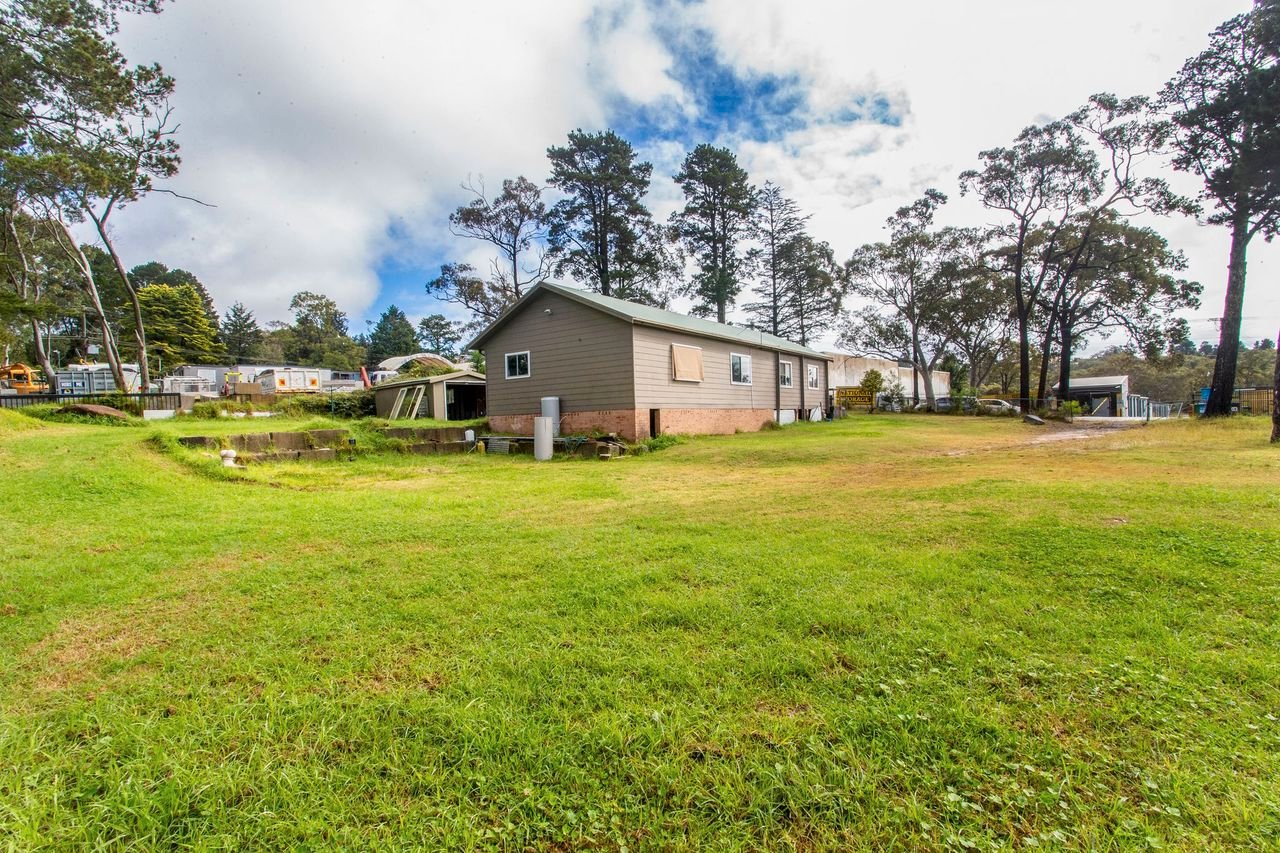 15 Livingstone St  Lawson 4