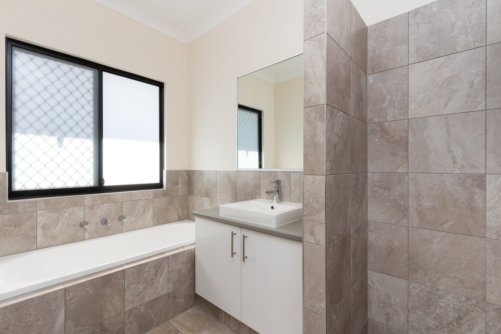 15 Loping Pass BILINGURR 7