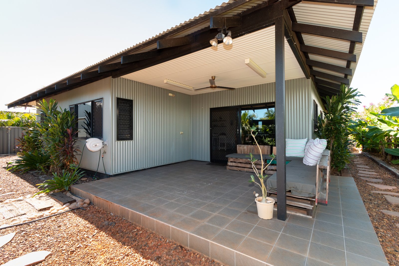 15 Loping Pass BILINGURR 9