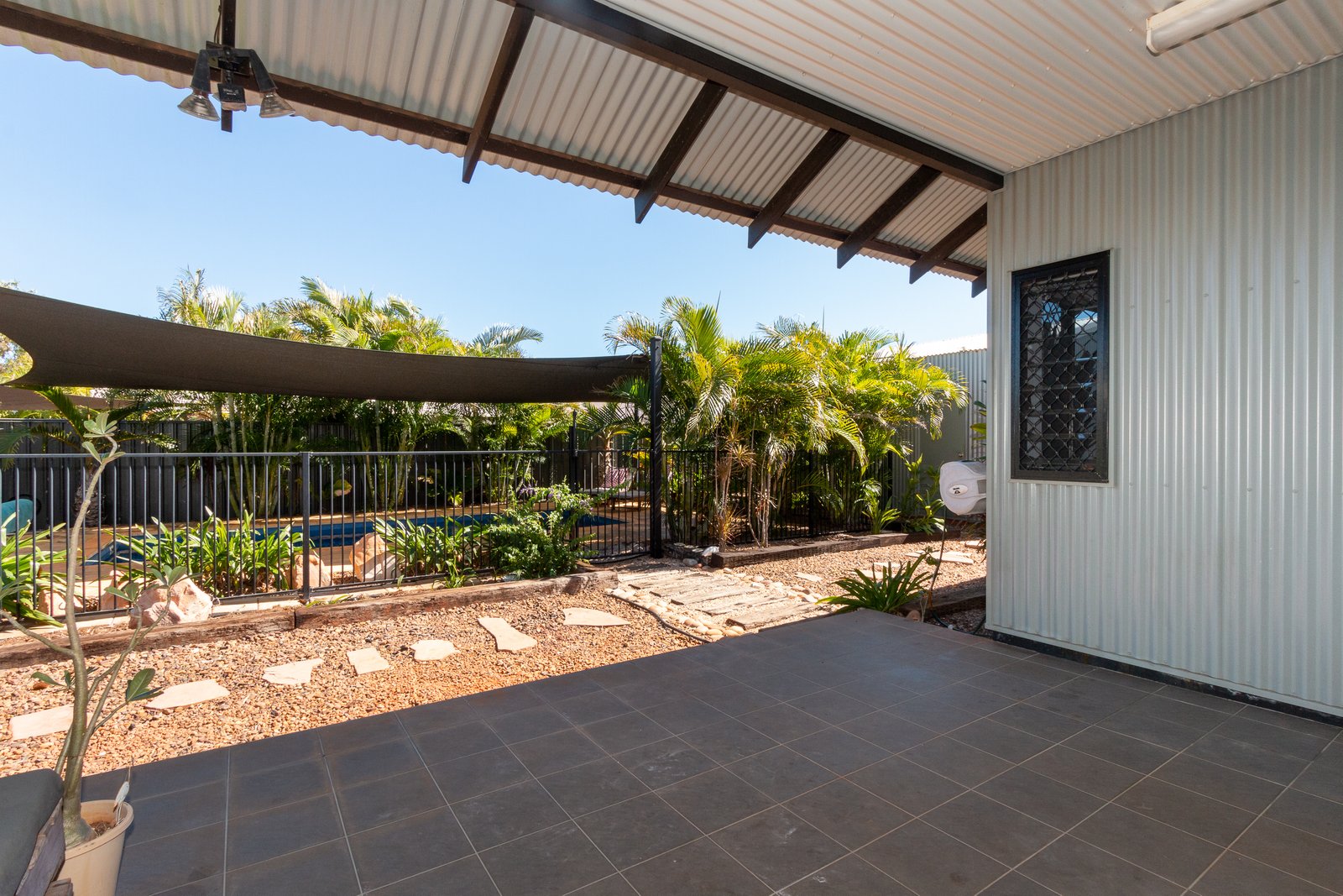 15 Loping Pass BILINGURR 32