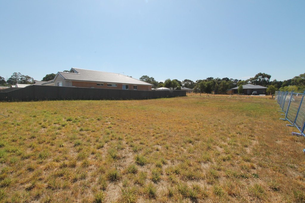 15 Lynch Street SMYTHESDALE 4