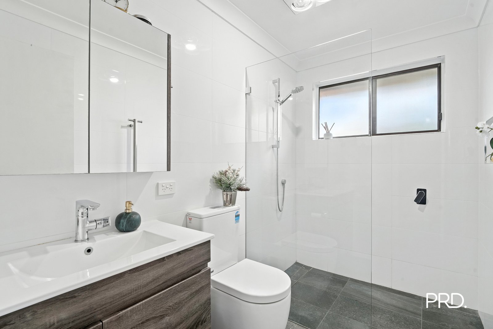 15 Mackellar Cir  Springwood 2
