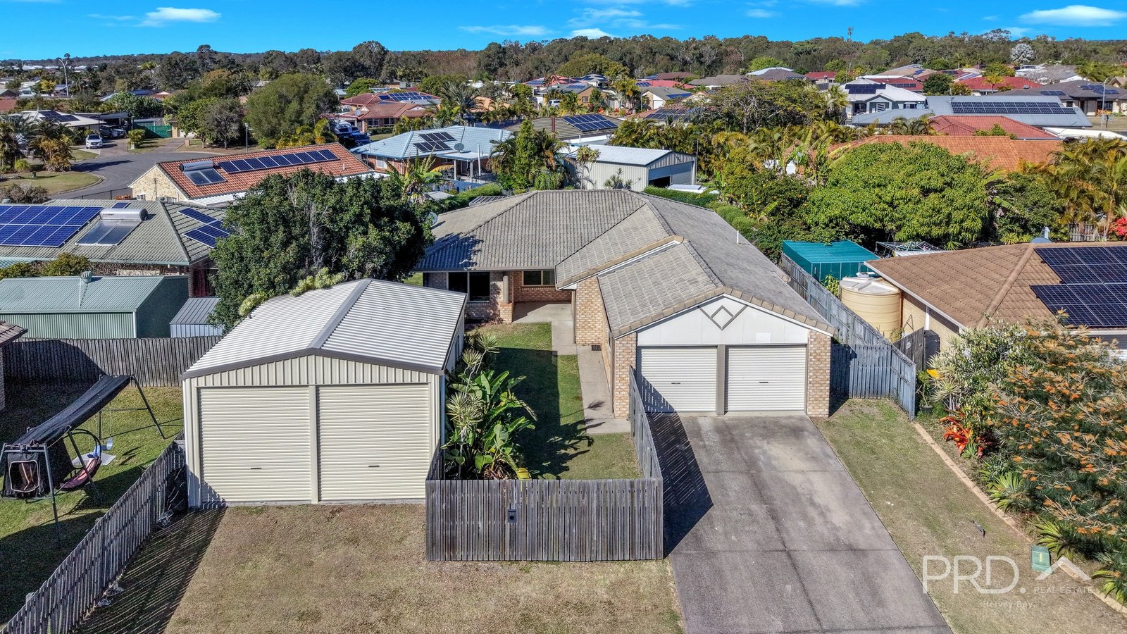 15 Mainsail Court POINT VERNON 2