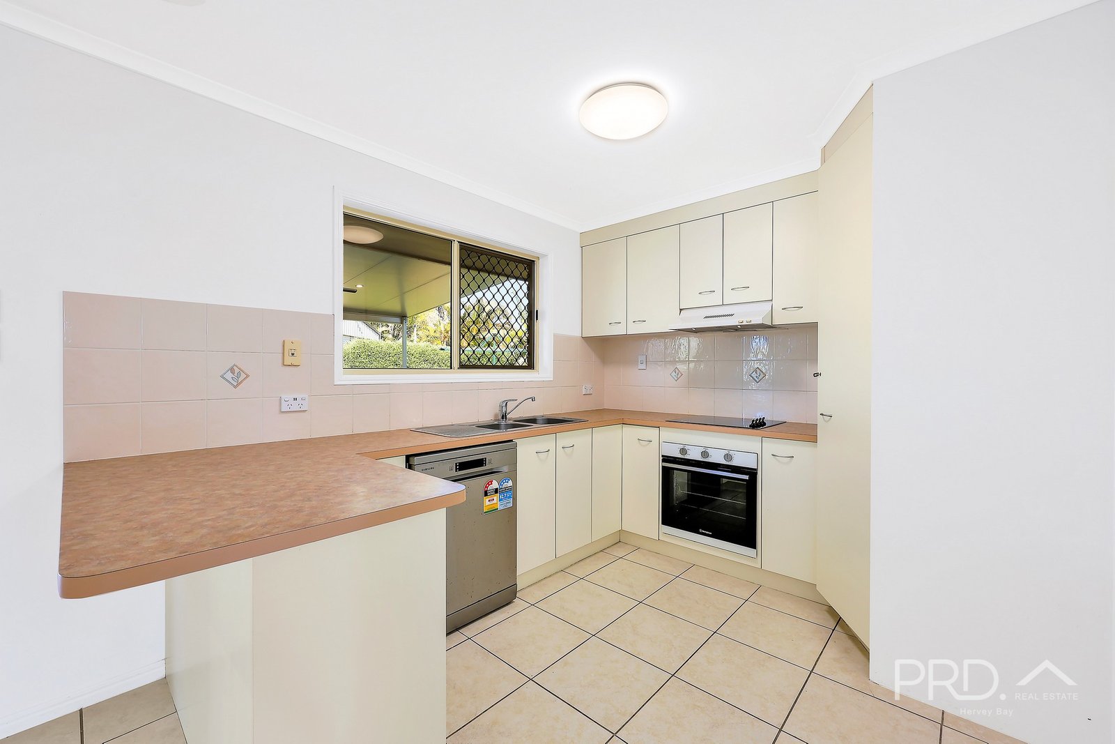 15 Mainsail Court POINT VERNON 11