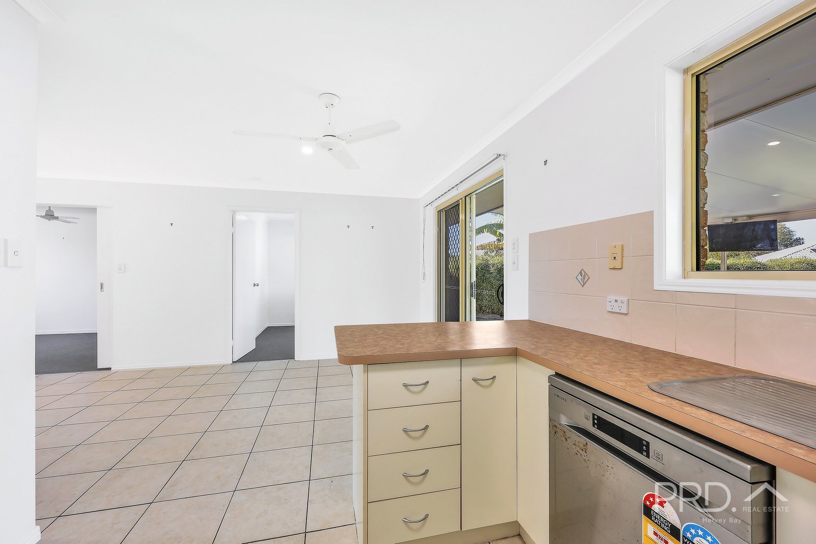 15 Mainsail Court POINT VERNON 12