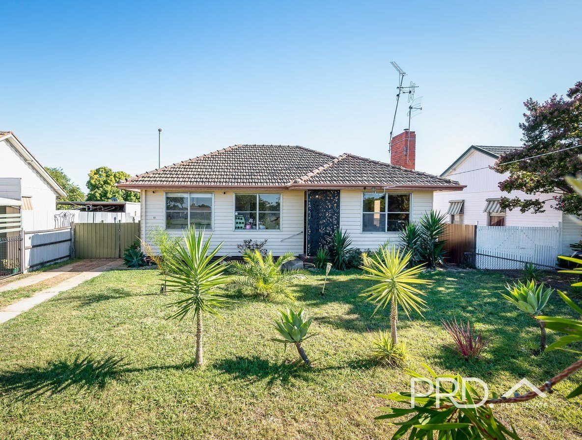 15 Malcolm Crescent SHEPPARTON 1