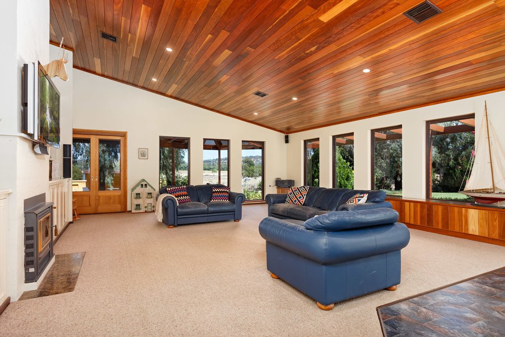 15 Maple Road LAKE ALBERT 3