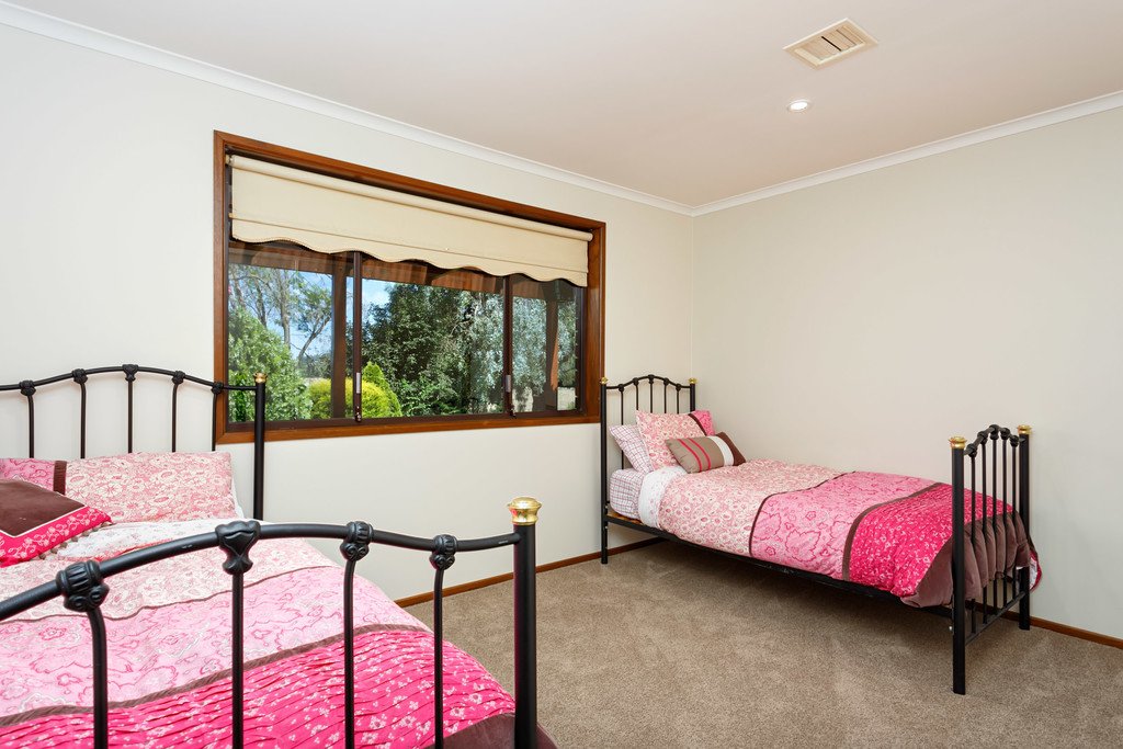 15 Maple Road LAKE ALBERT 12