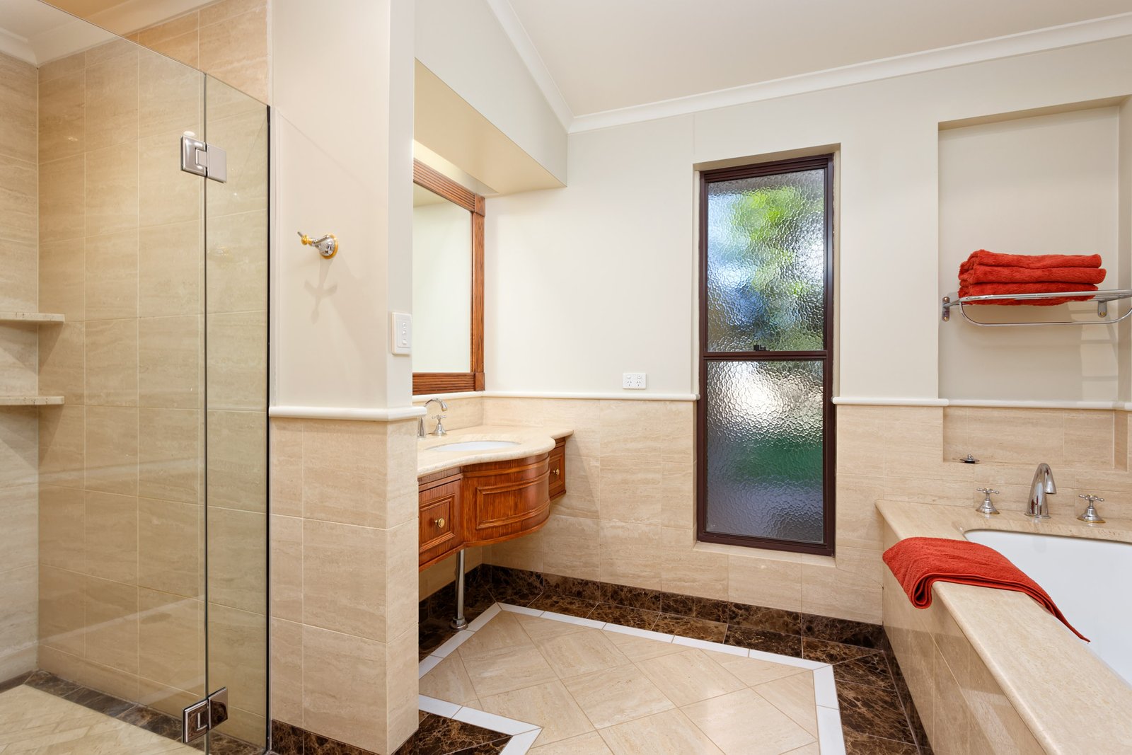 15 Maple Road LAKE ALBERT 13