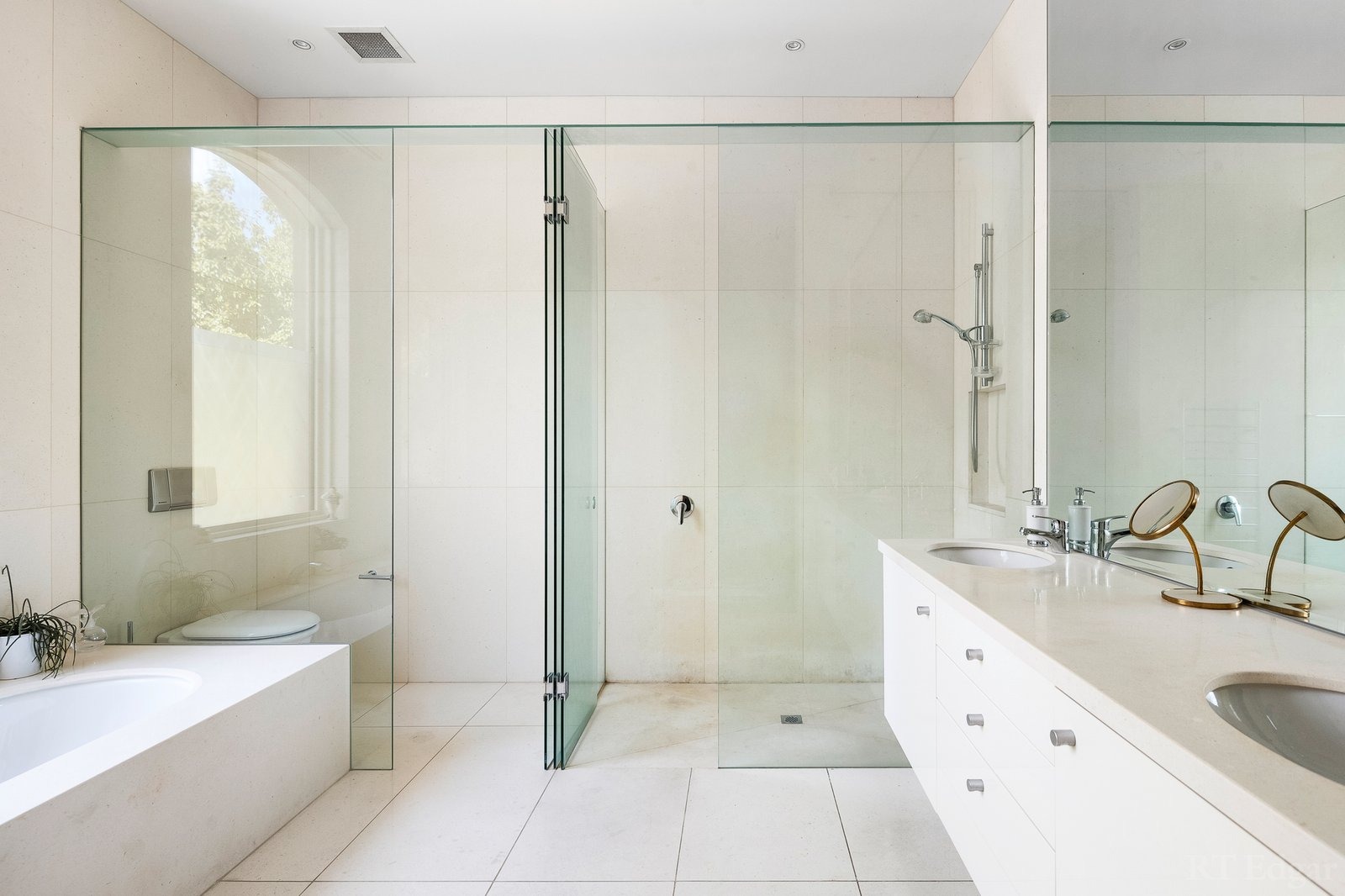 Real Estate and Property in 15 Merriwee Crescent, Toorak, VIC