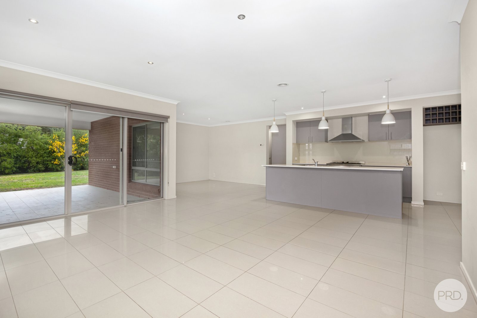 15 Middlin Street BROWN HILL 2