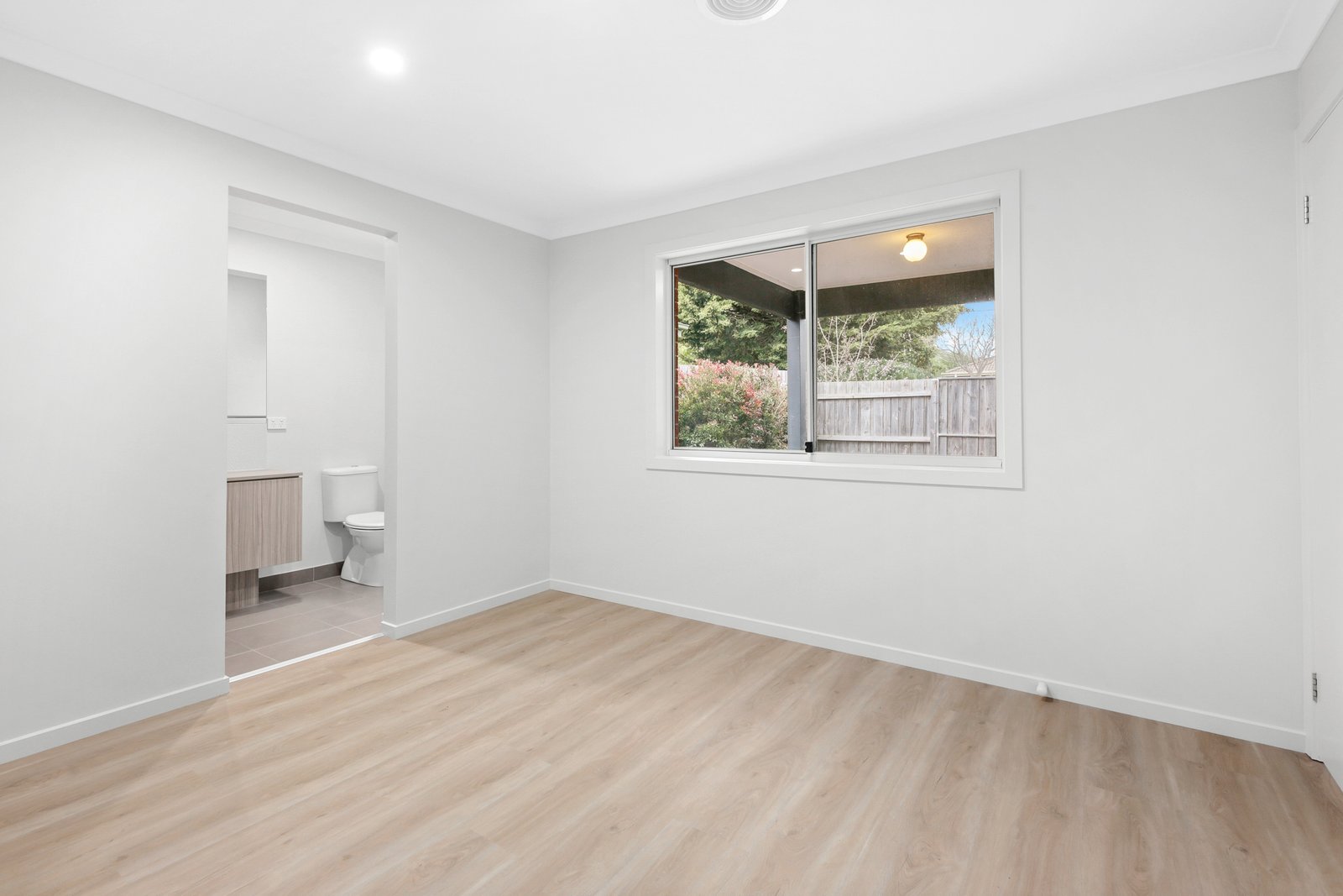 Gallery: 1/5 Mitchell Avenue