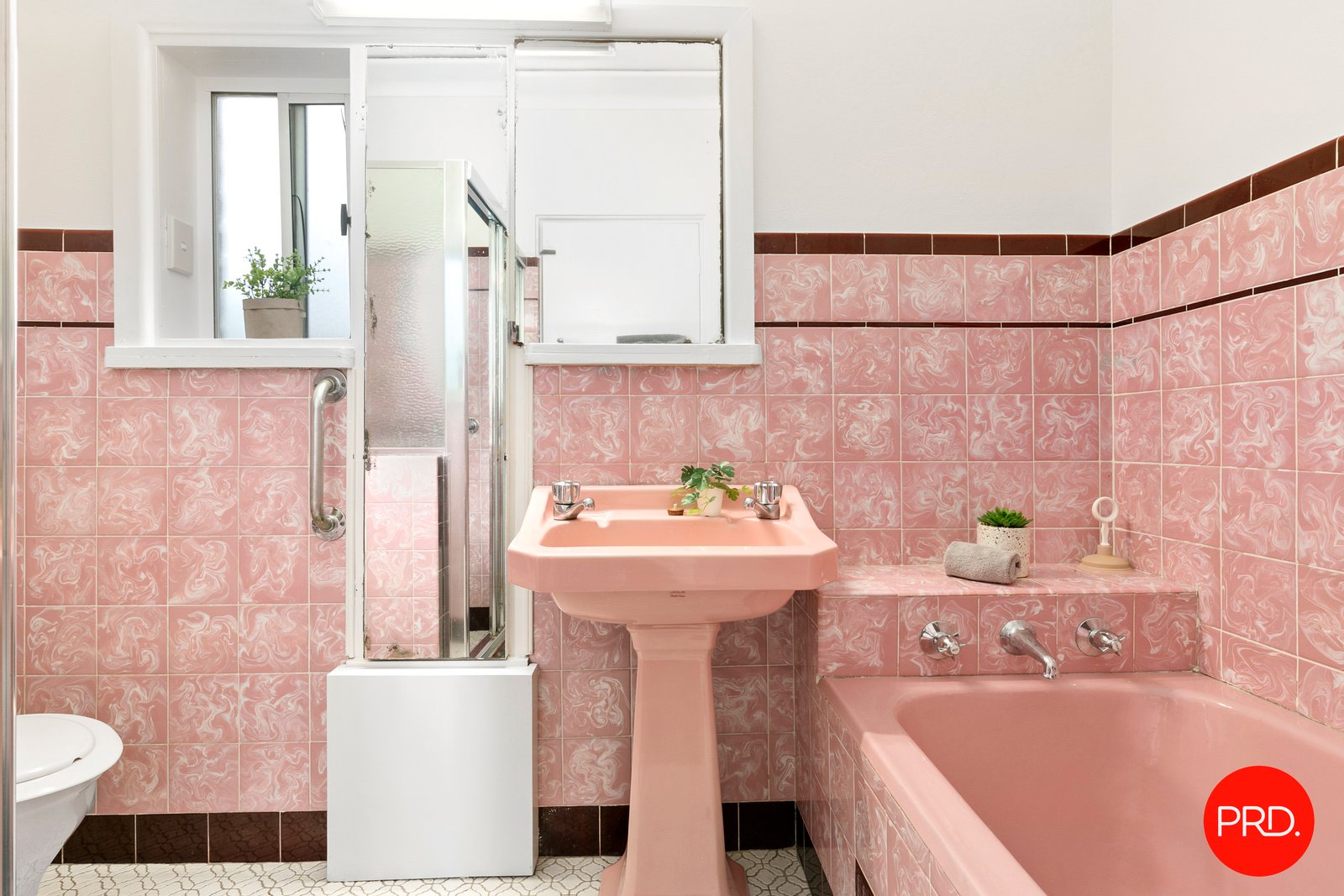 15 Moorefield Avenue KOGARAH 6