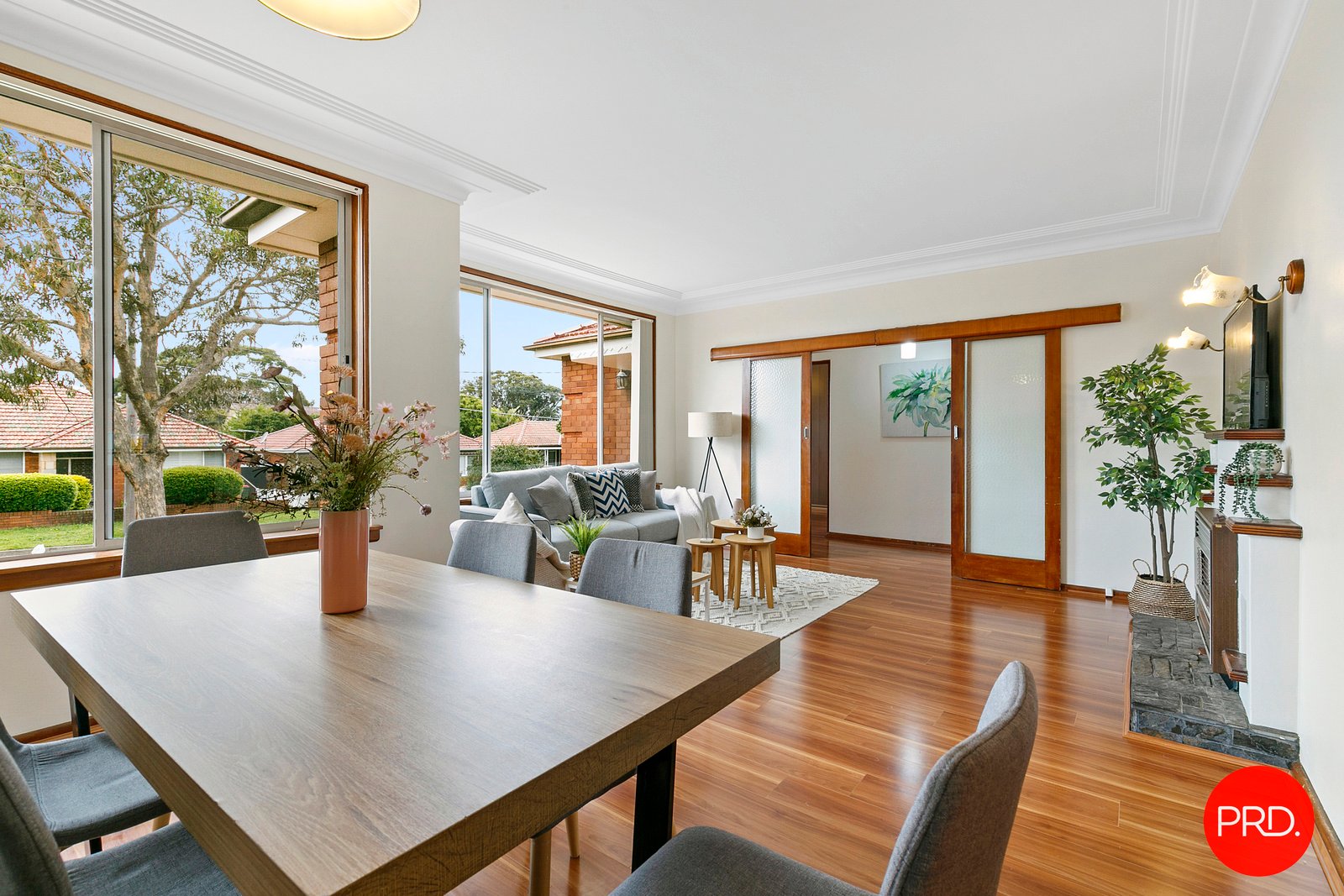 15 Moorefield Avenue KOGARAH 7