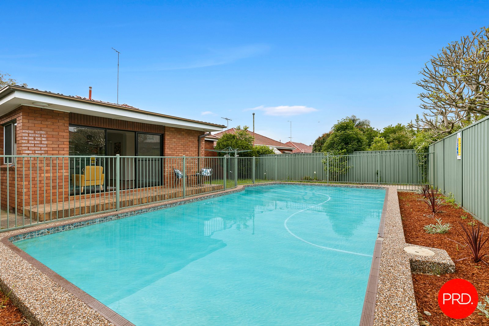 15 Moorefield Avenue KOGARAH 8