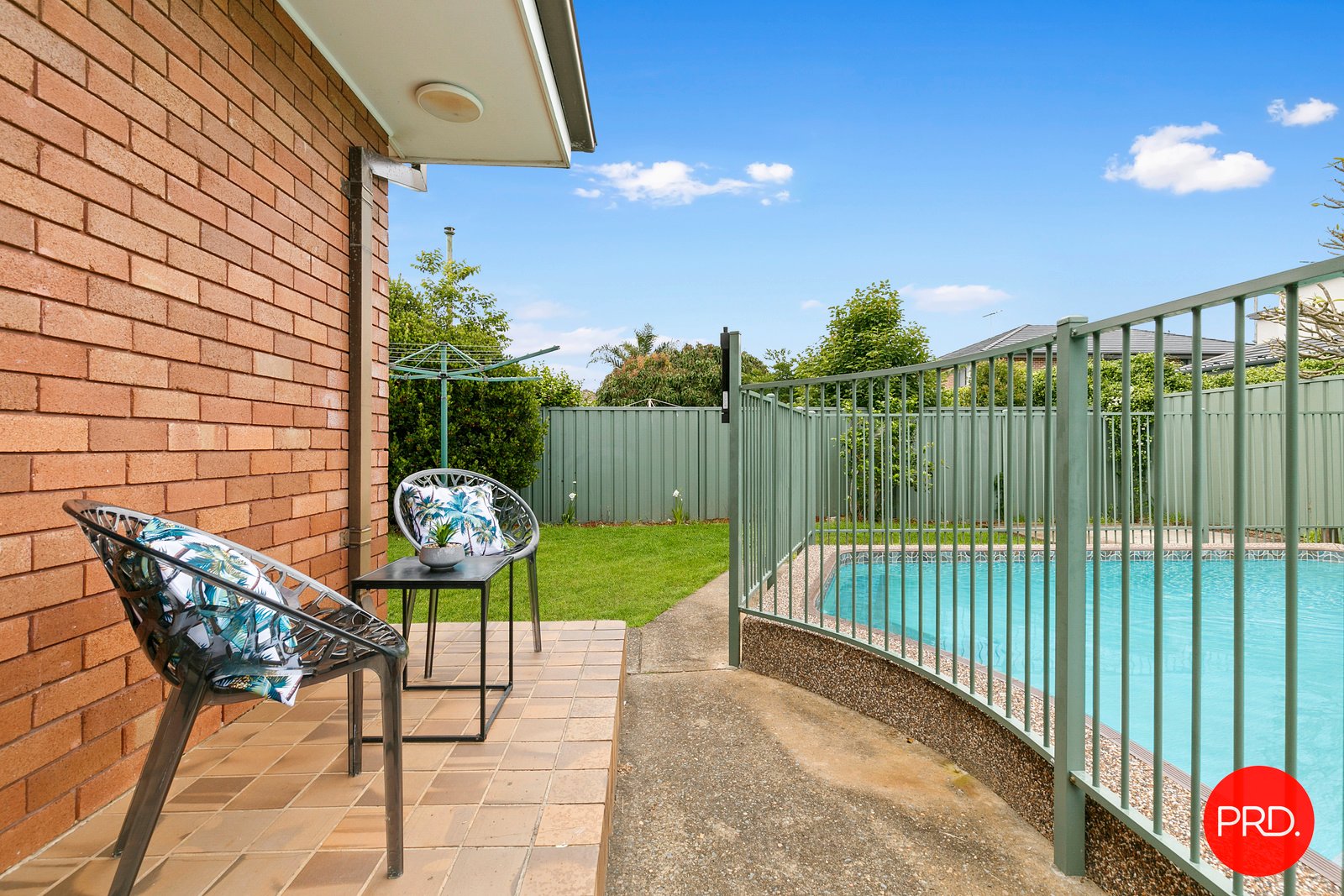 15 Moorefield Avenue KOGARAH 9