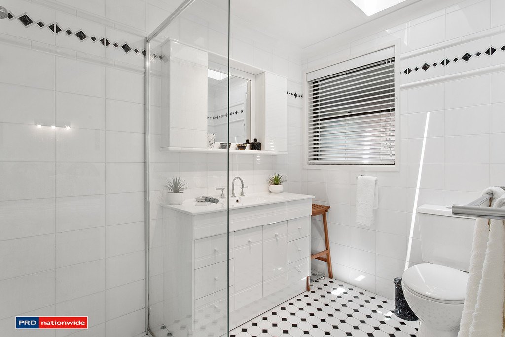 15 Myan Close CORLETTE 12