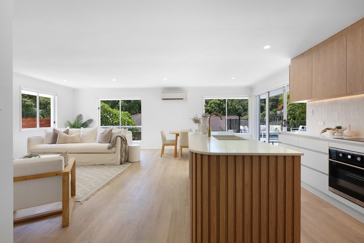 15 Orchna Street Burleigh Heads 3