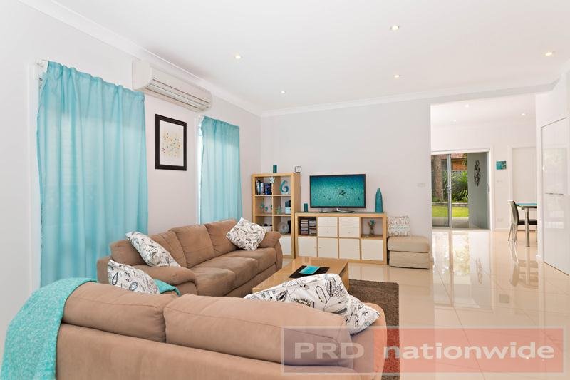 15 Penrose Avenue EAST HILLS 2