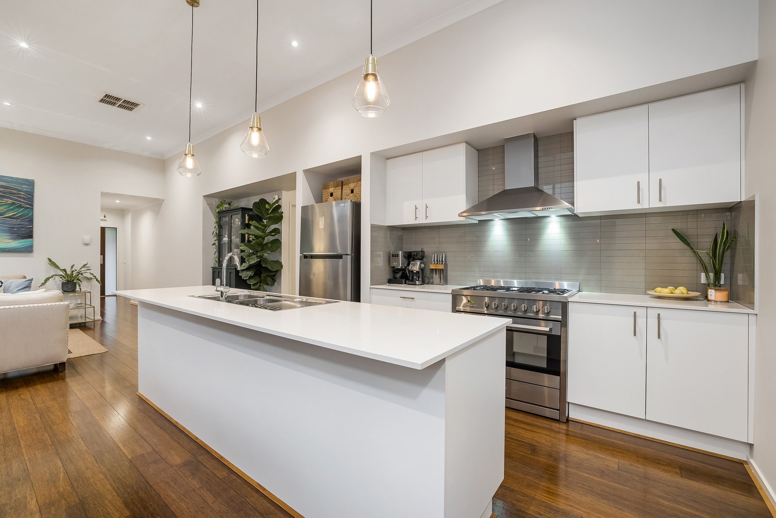 Gallery: 15 Petunia Drive