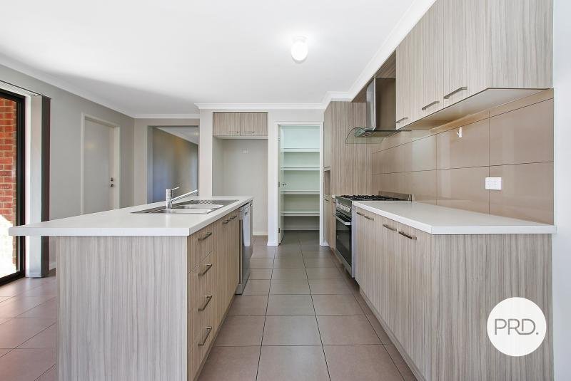 15 Pioneer Place THURGOONA 2