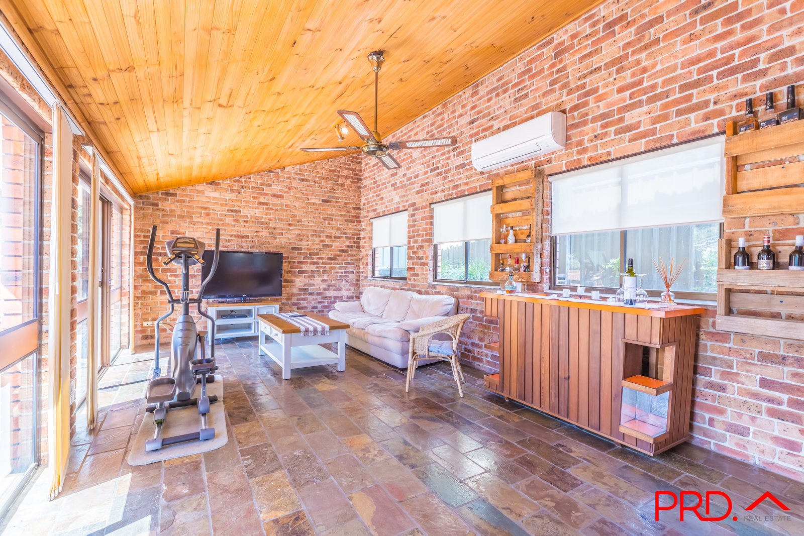 15 Prentice Avenue TAMWORTH 21