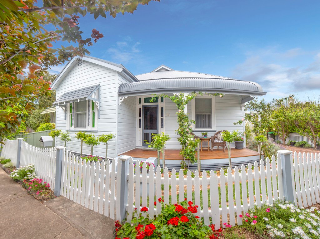 15 Queen Street LORN 1