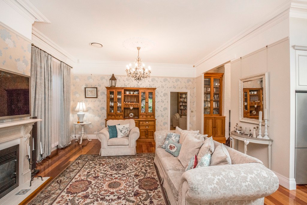 15 Queen Street LORN 9