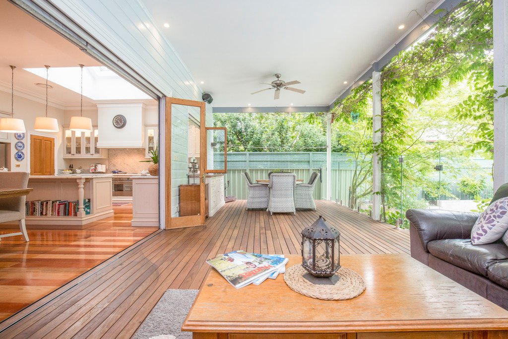 15 Queen Street LORN 10