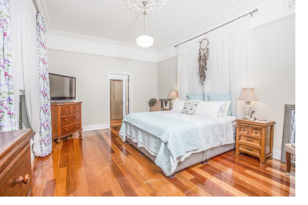 15 Queen Street LORN 12