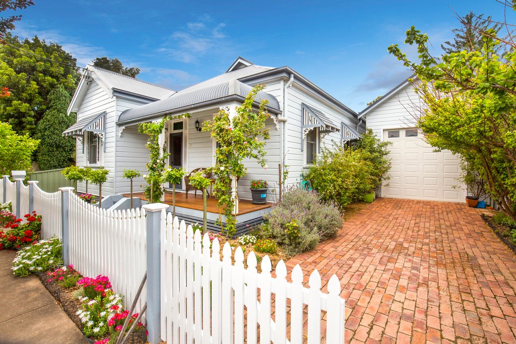 15 Queen Street LORN 24