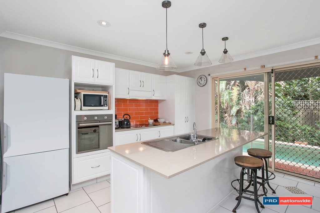 15 Rainbird Close BURLEIGH WATERS 3