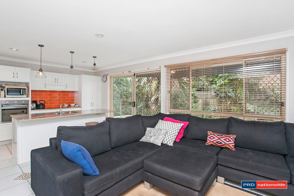 15 Rainbird Close BURLEIGH WATERS 4