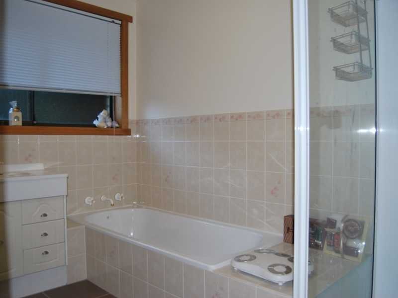 15 Ravensbourne Place OLD BEACH 9