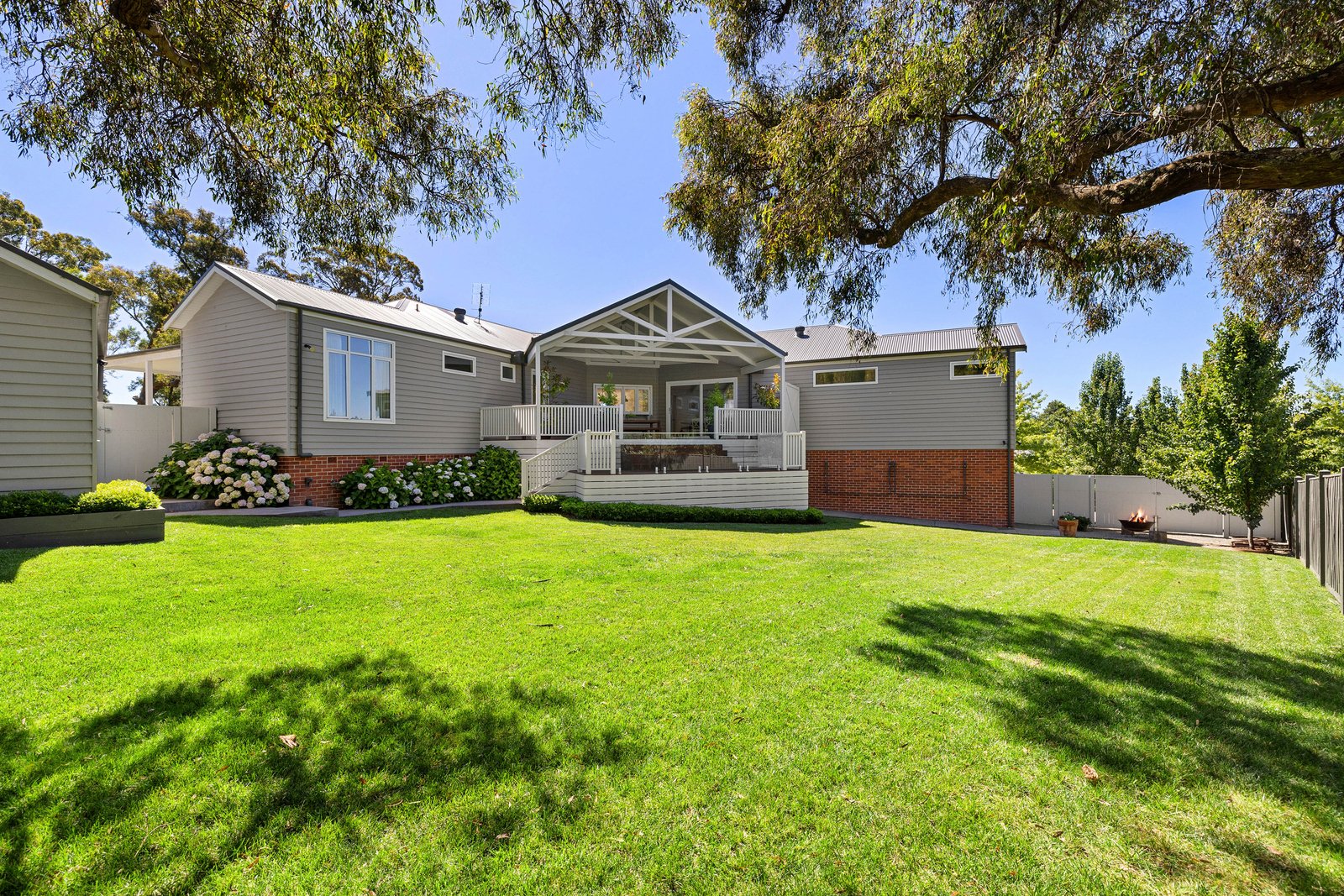 Real Estate and Property in 15 Reidwell Drive, Woodend, VIC