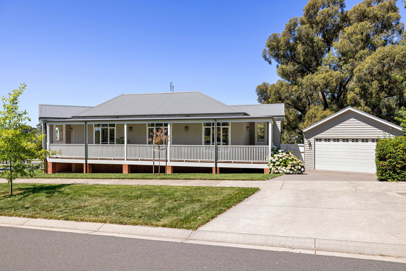 Real Estate and Property in 15 Reidwell Drive, Woodend, VIC