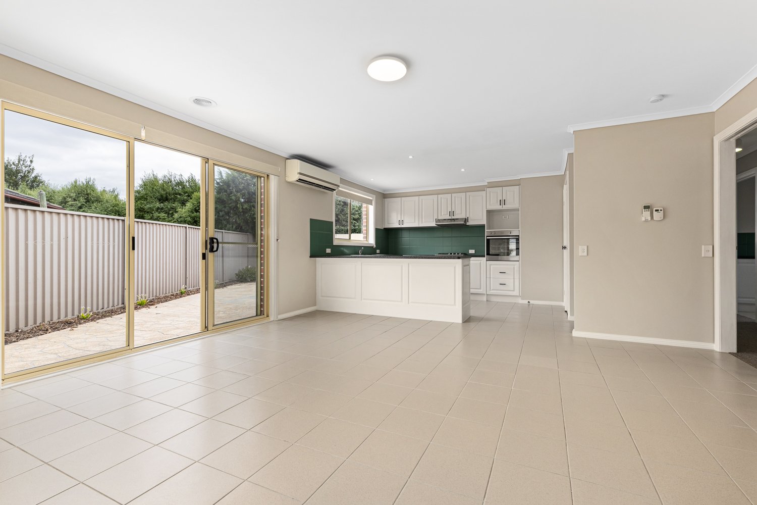 Gallery: 1/5 Riverview Court
