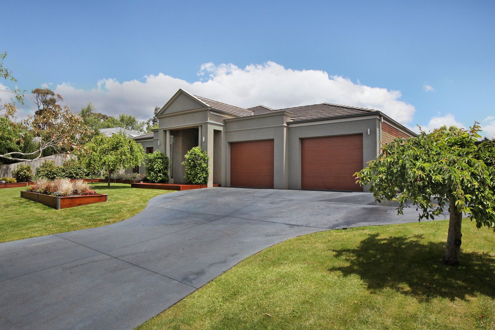 Real Estate and Property in 15 Roxanne Court, Woodend, VIC