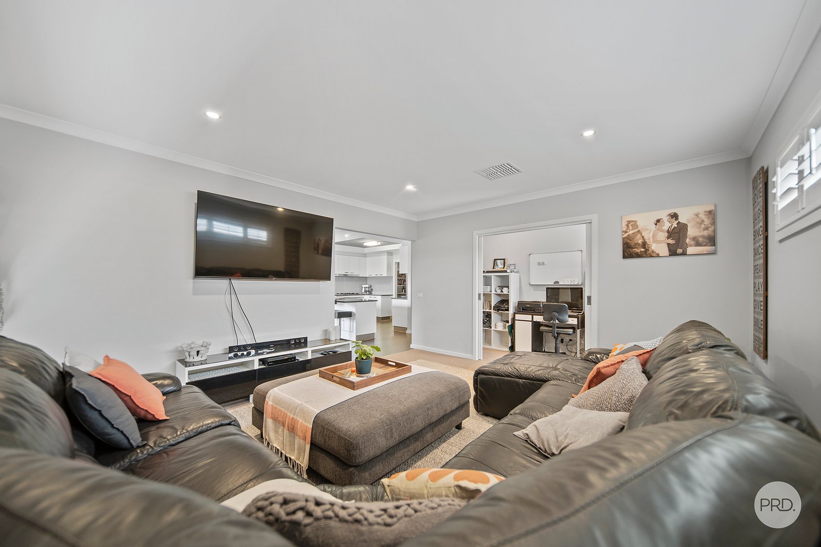 15 Roxburgh Crescent JUNORTOUN 4
