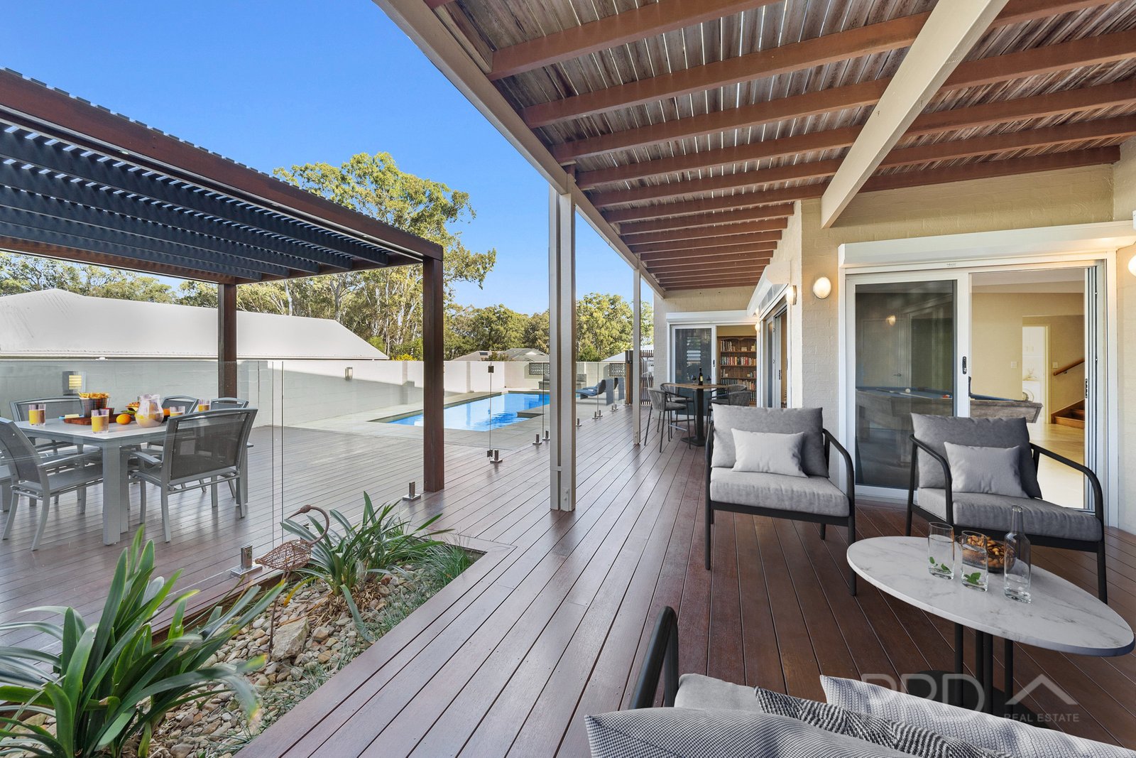 15 SANDY COVE Place REDLAND BAY 9